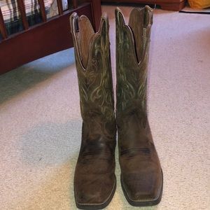 Justin’s square toe cowgirl boots